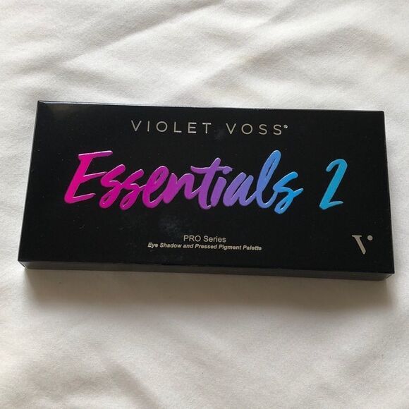 Violet Voss Essentials 2 Palette NIB - Picture 2 of 3